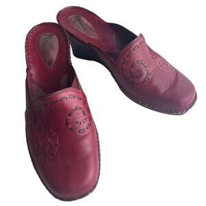 Clark’s Artisan Collection Red Leather Embroidered  Slides Mules Size 8M